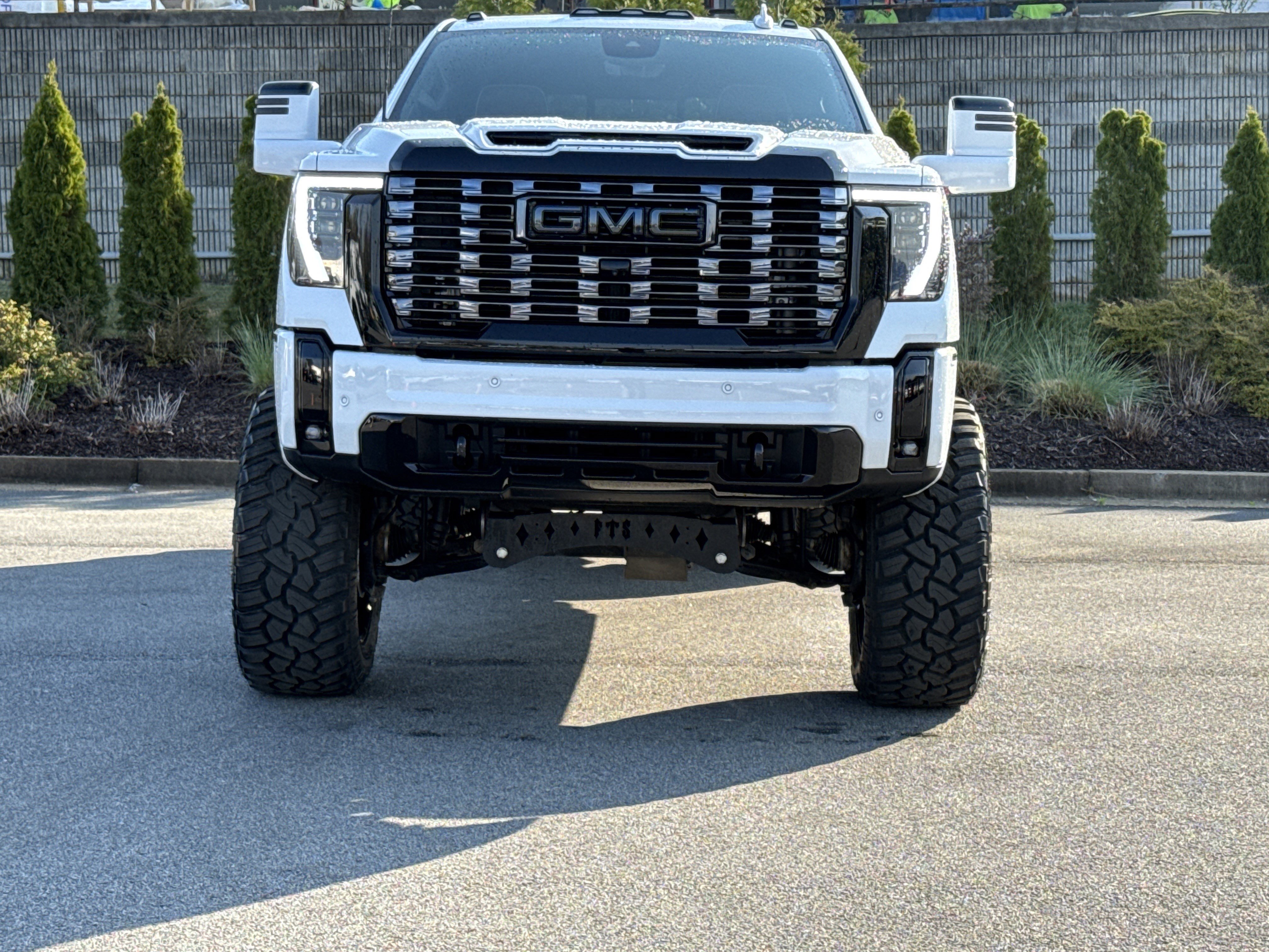 Used 2025 GMC Sierra 2500 Denali Ultimate image 3