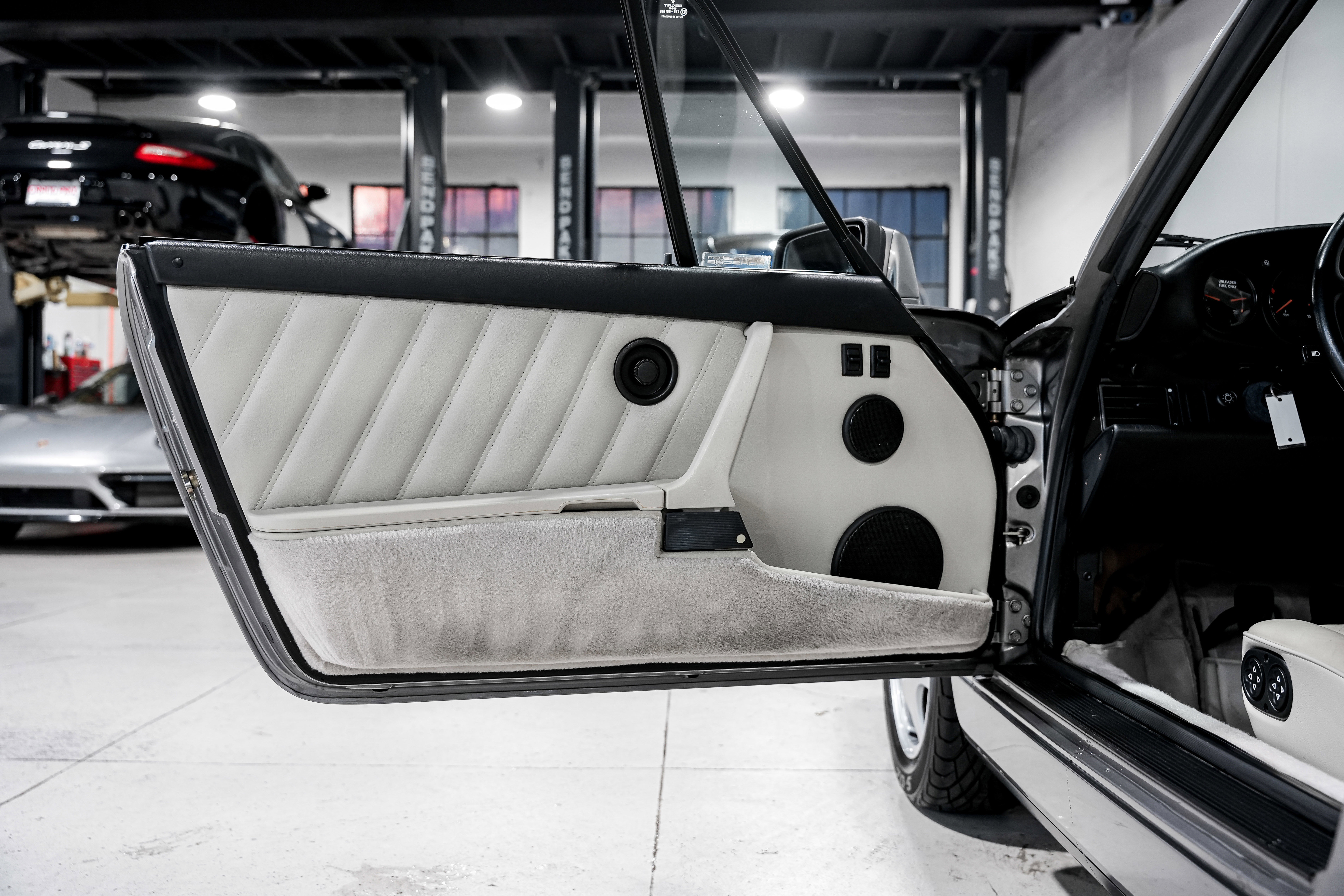 Used 1990 Porsche 911 Carrera image 24