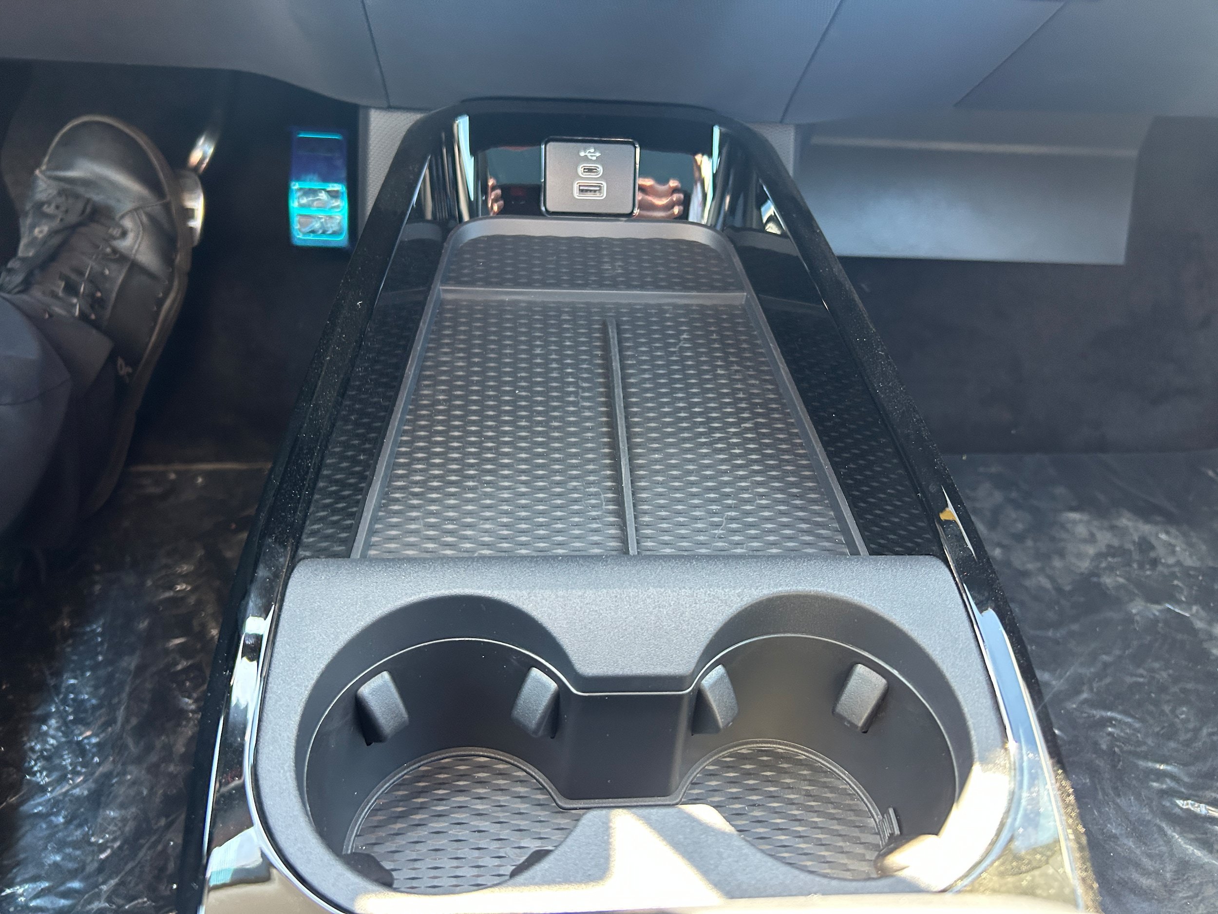 New 2026 Ford Mustang Mach-E Premium w/ Sport Appearance Package AWD/4WD image 44