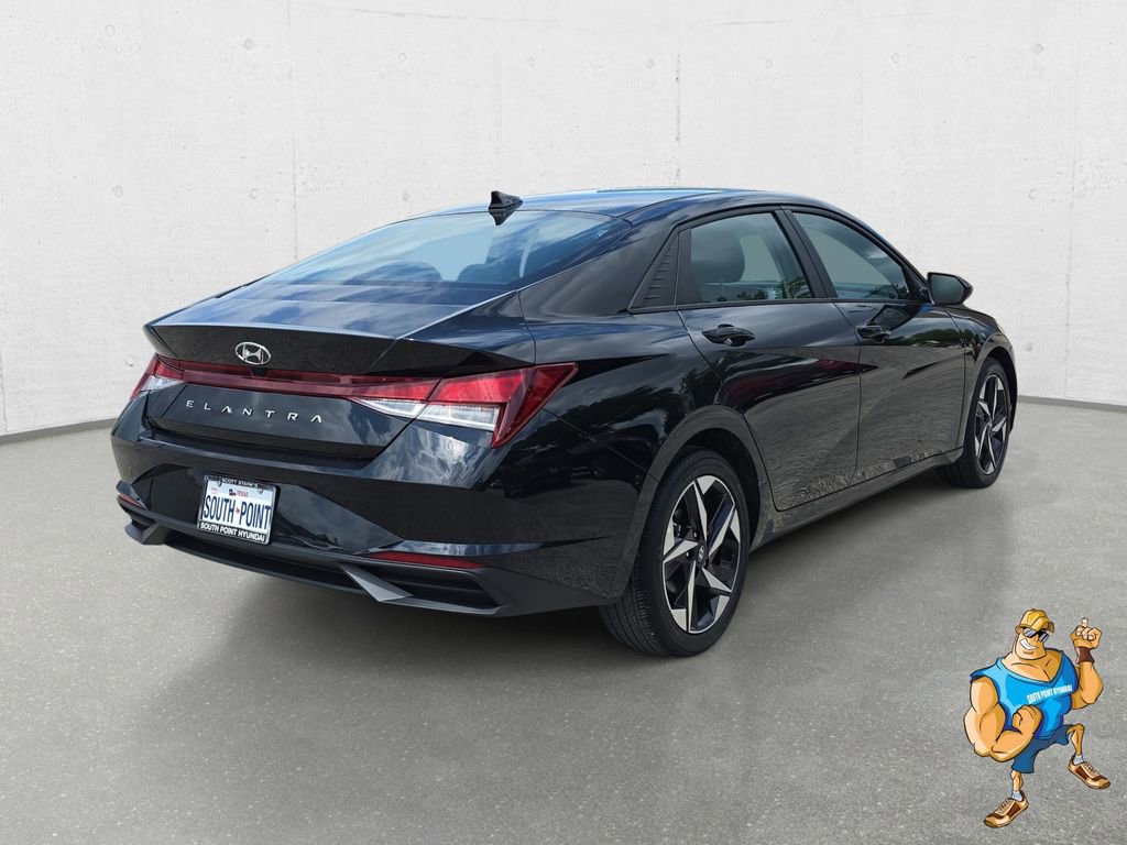 Used 2023 Hyundai Elantra SEL w/ Convenience Package image 5