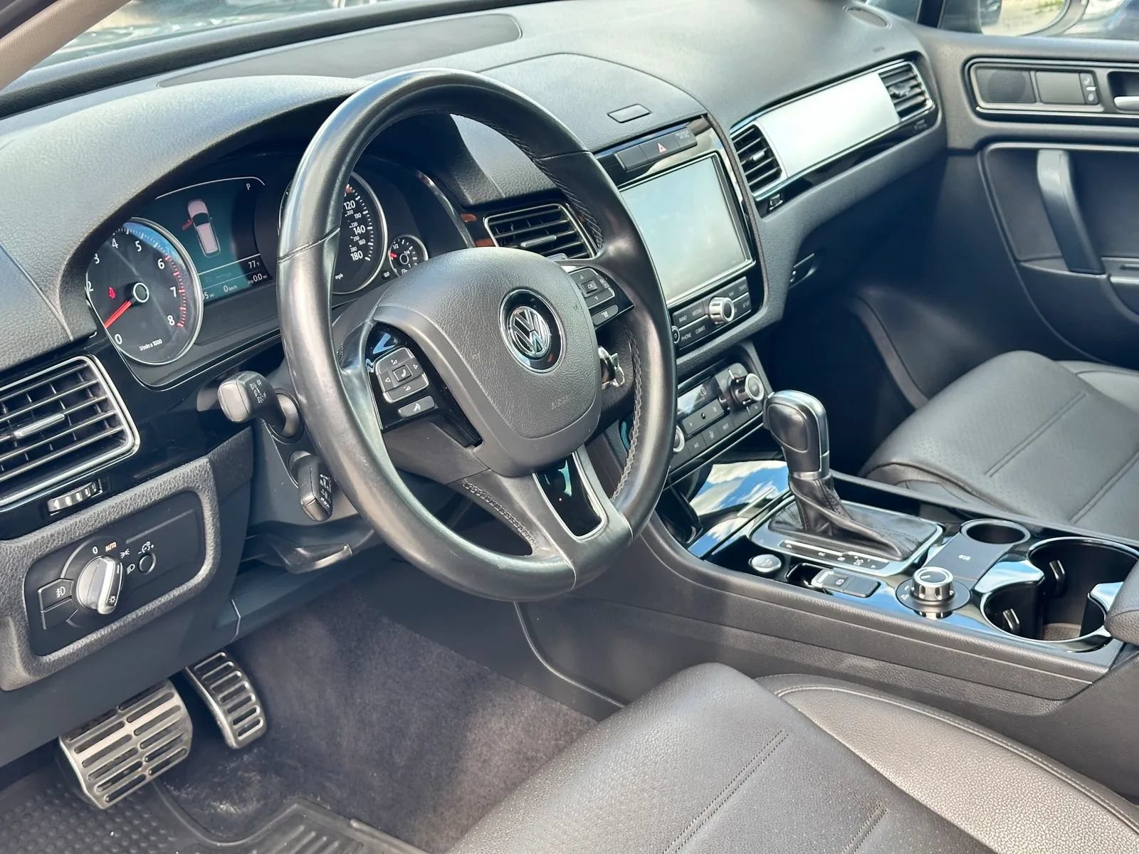 Used 2014 Volkswagen Touareg Sport AWD/4WD image 10