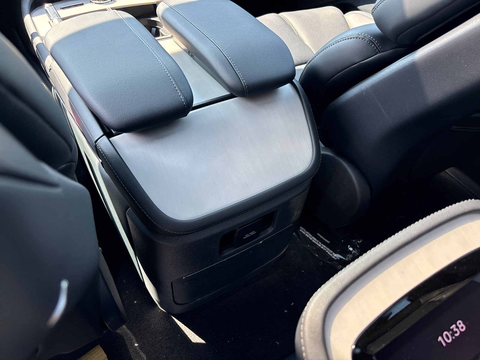 New 2026 Lincoln Navigator Reserve w/ Jet Appearance Package AWD/4WD image 32