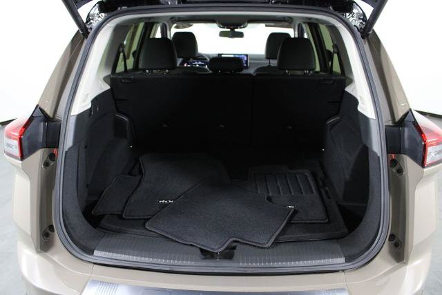 Certified 2025 Nissan Rogue Platinum FWD image 18