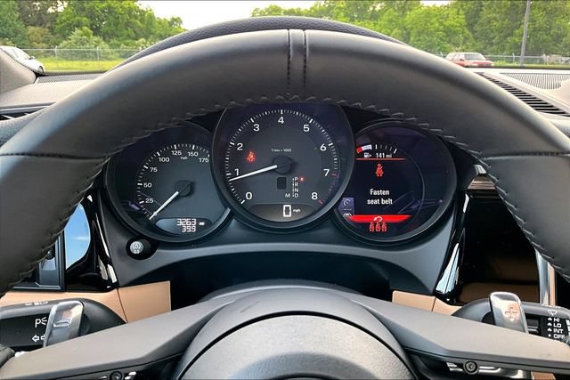 Used 2025 Porsche Macan AWD/4WD image 13