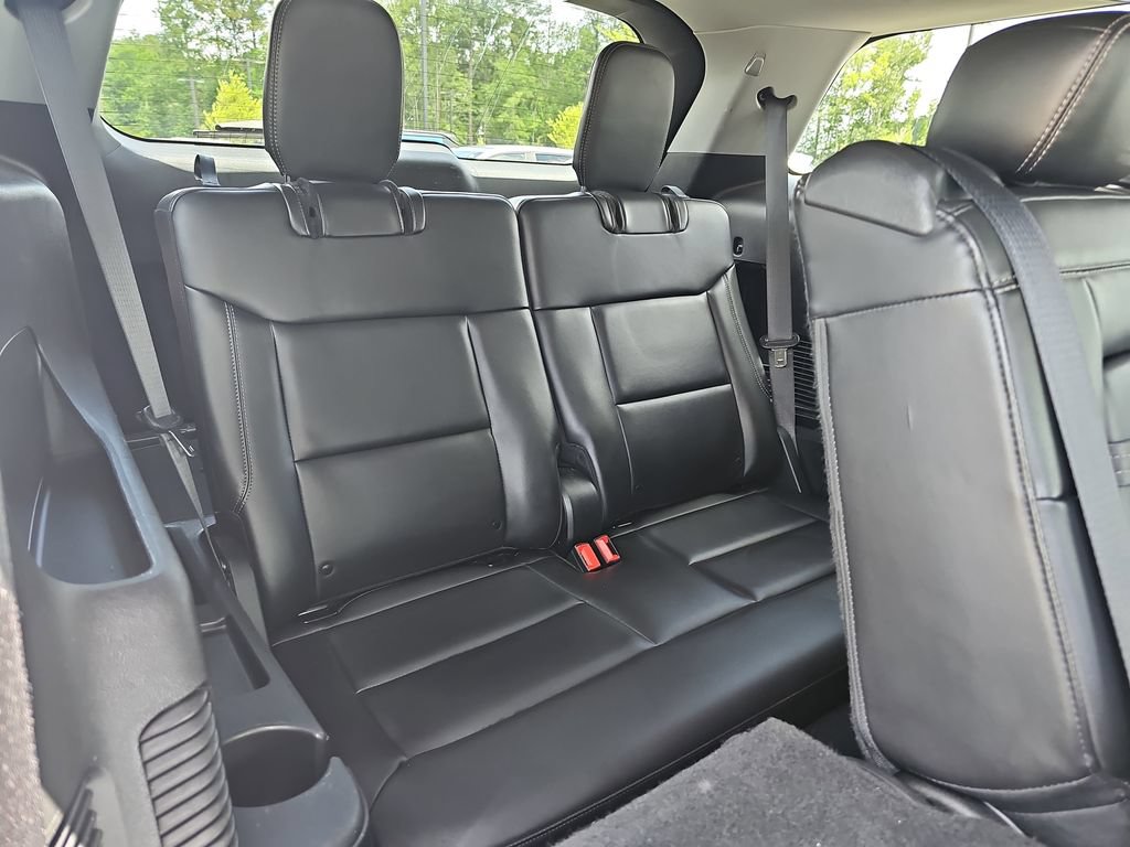 Used 2023 Ford Explorer XLT w/ Equipment Group 202A AWD/4WD image 16