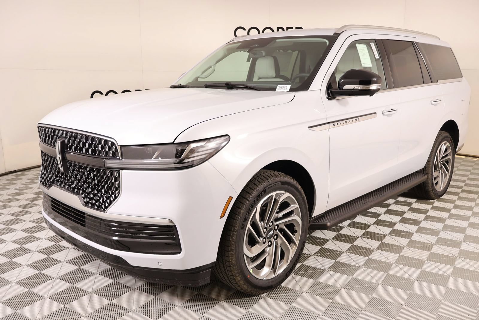 New 2026 Lincoln Navigator Premiere AWD/4WD image 11