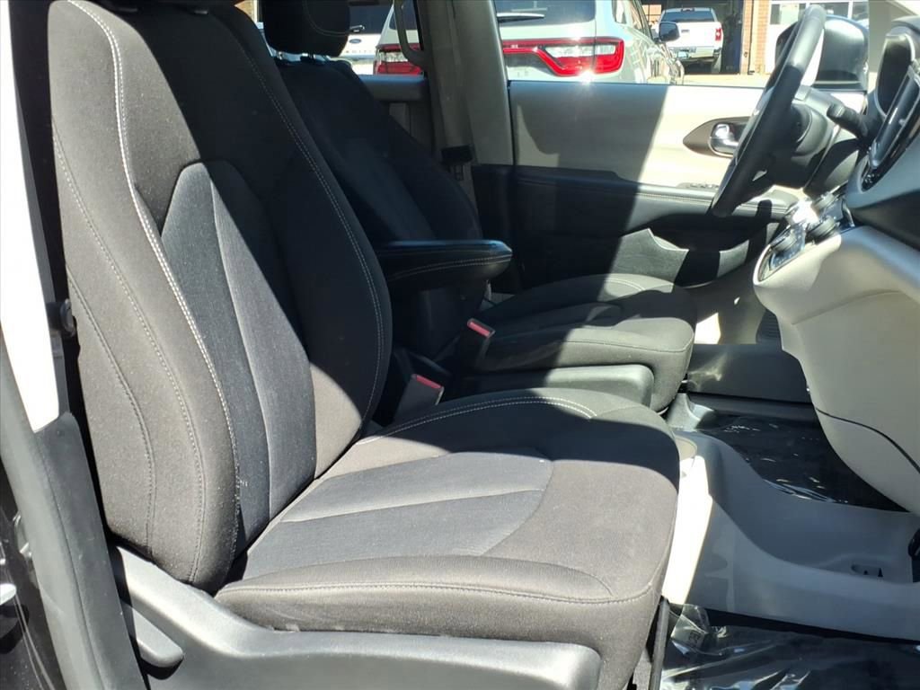 Used 2023 Chrysler Voyager LX FWD image 28