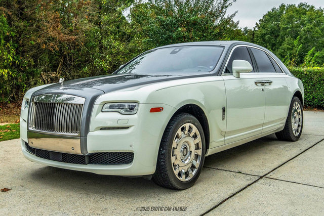 Used 2015 Rolls-Royce Ghost image 14