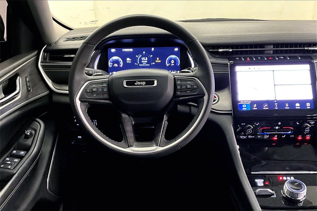 Used 2023 Jeep Grand Cherokee Limited w/ Black Appearance Package image 4