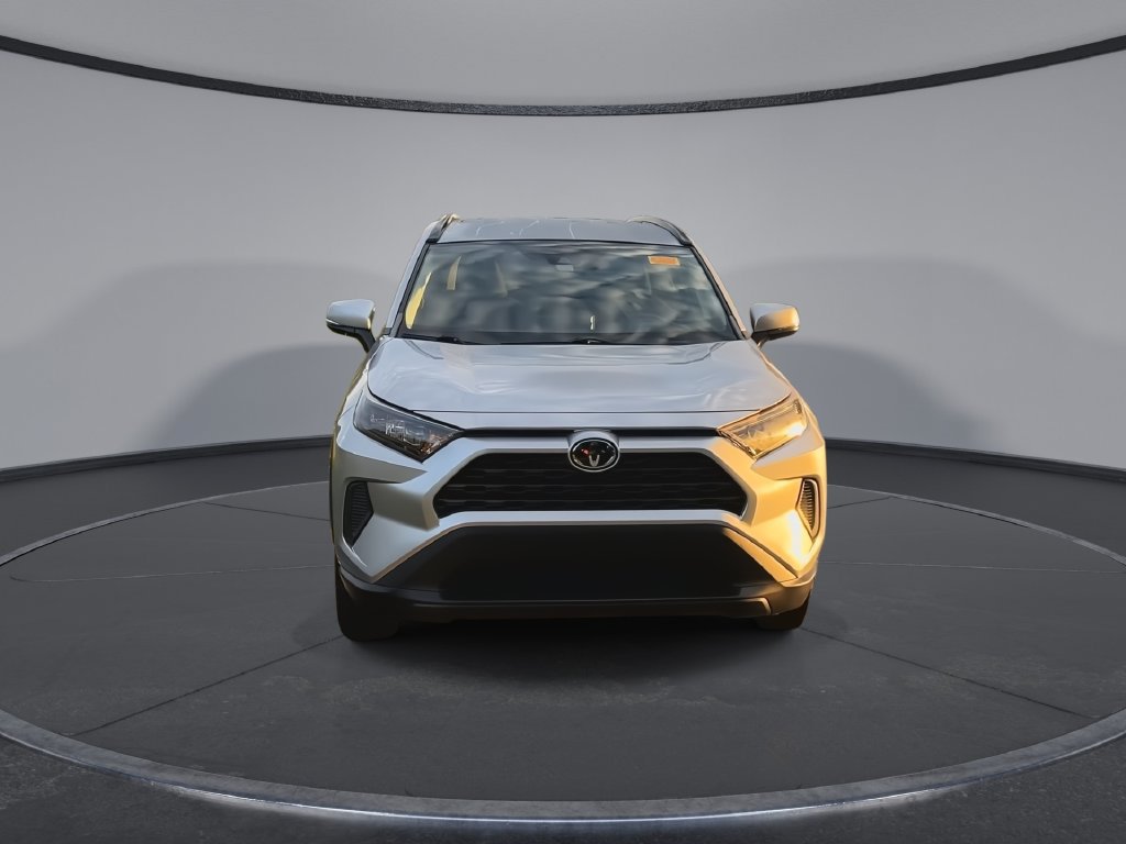 Used 2019 Toyota RAV4 LE FWD image 3