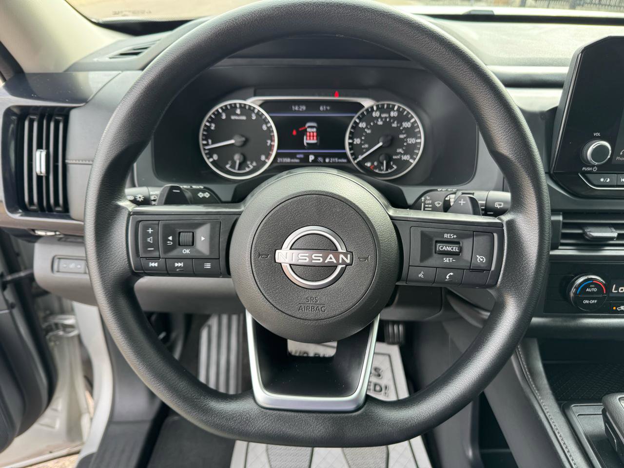 Used 2025 Nissan Pathfinder S image 18