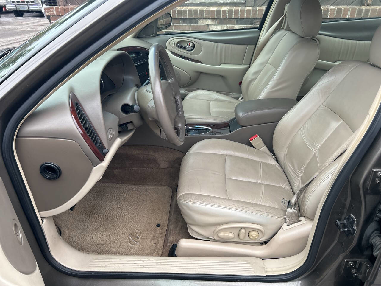 Used 2001 Oldsmobile Aurora 4.0 image 9