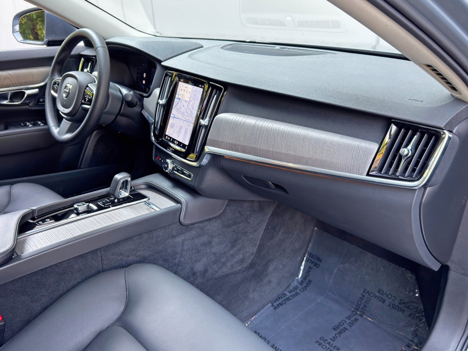 Used 2023 Volvo S90 B6 Plus w/ Protection Package Premier image 13