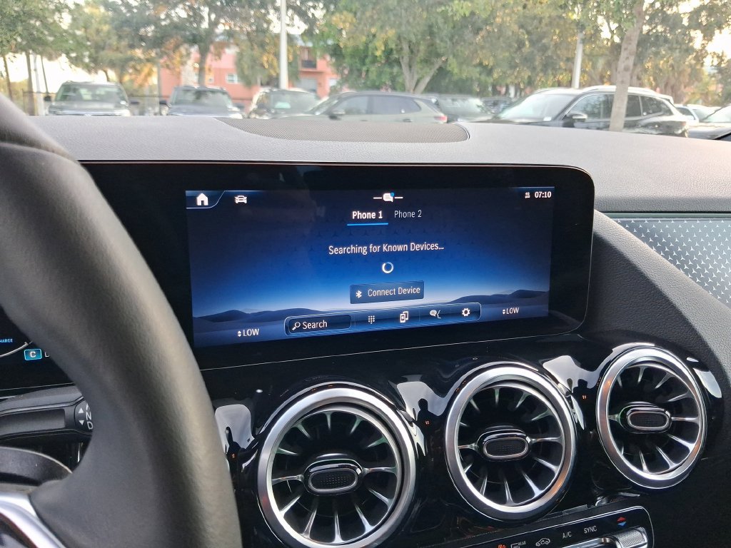 Used 2025 Mercedes-Benz GLA 250 4MATIC w/ Winter Package image 23