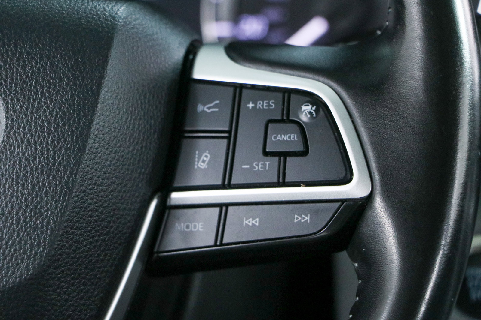 Used 2024 Toyota Highlander XLE FWD image 14