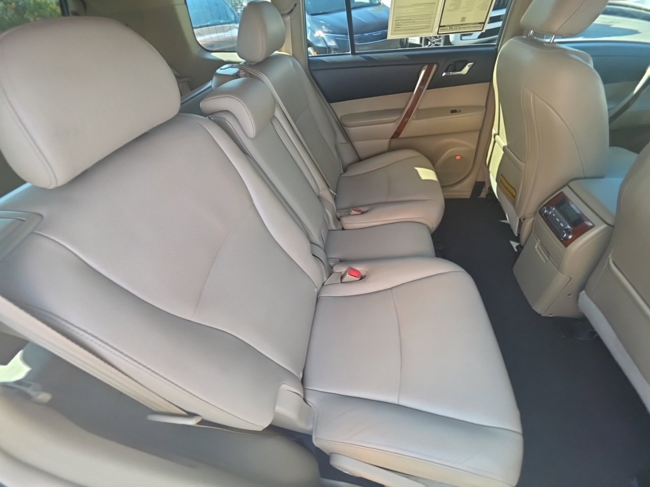 Used 2012 Toyota Highlander Limited w/ Tow Pkg AWD/4WD image 26