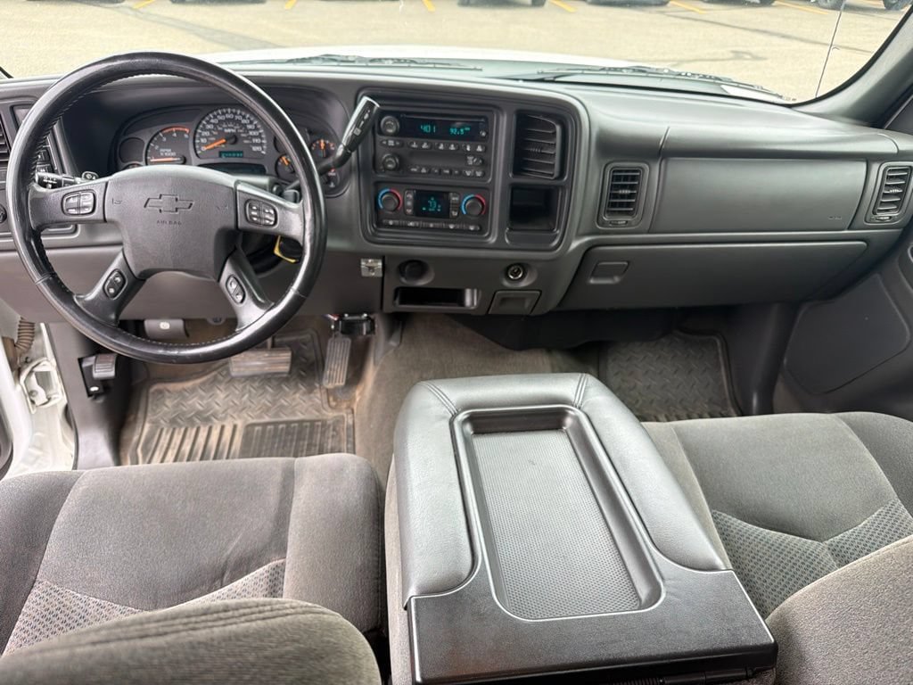 Used 2005 Chevrolet Silverado 2500 LS w/ Heavy-Duty Power Package AWD/4WD image 20