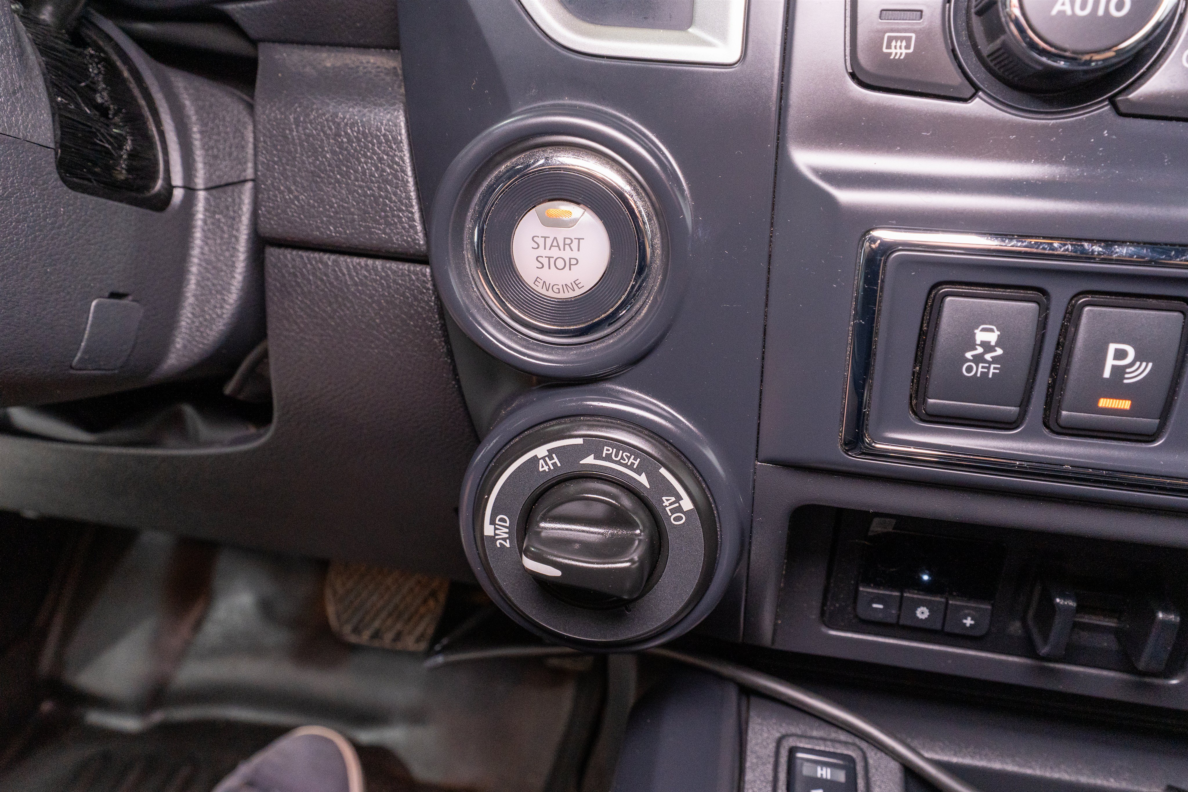Used 2019 Nissan Titan SL w/ Midnight Edition AWD/4WD image 24