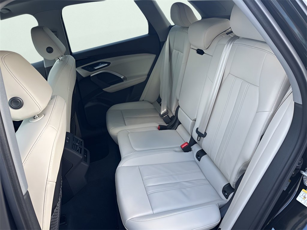 New 2025 Audi Q5 Premium image 17