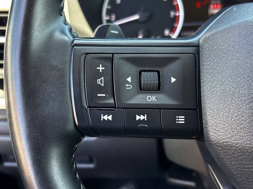 Used 2025 Nissan Rogue SV FWD image 13