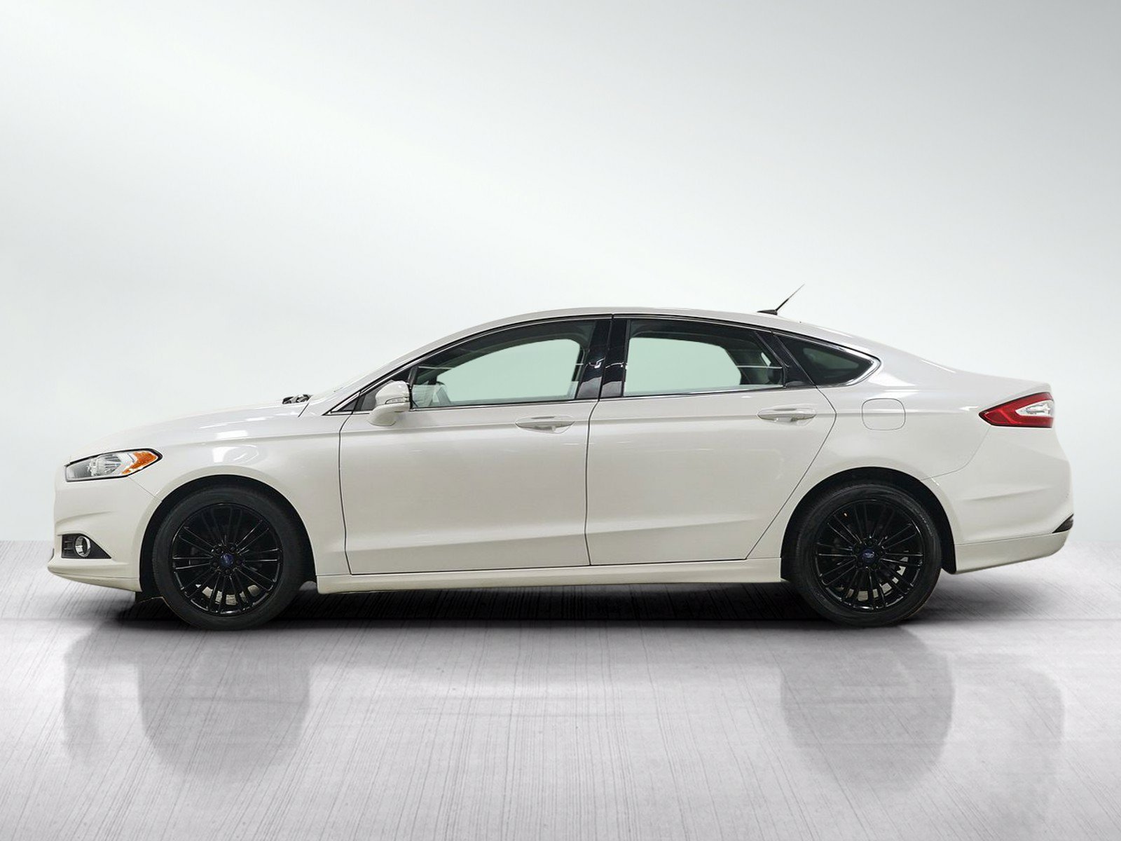 Used 2014 Ford Fusion SE w/ Equipment Group 202A FWD image 2