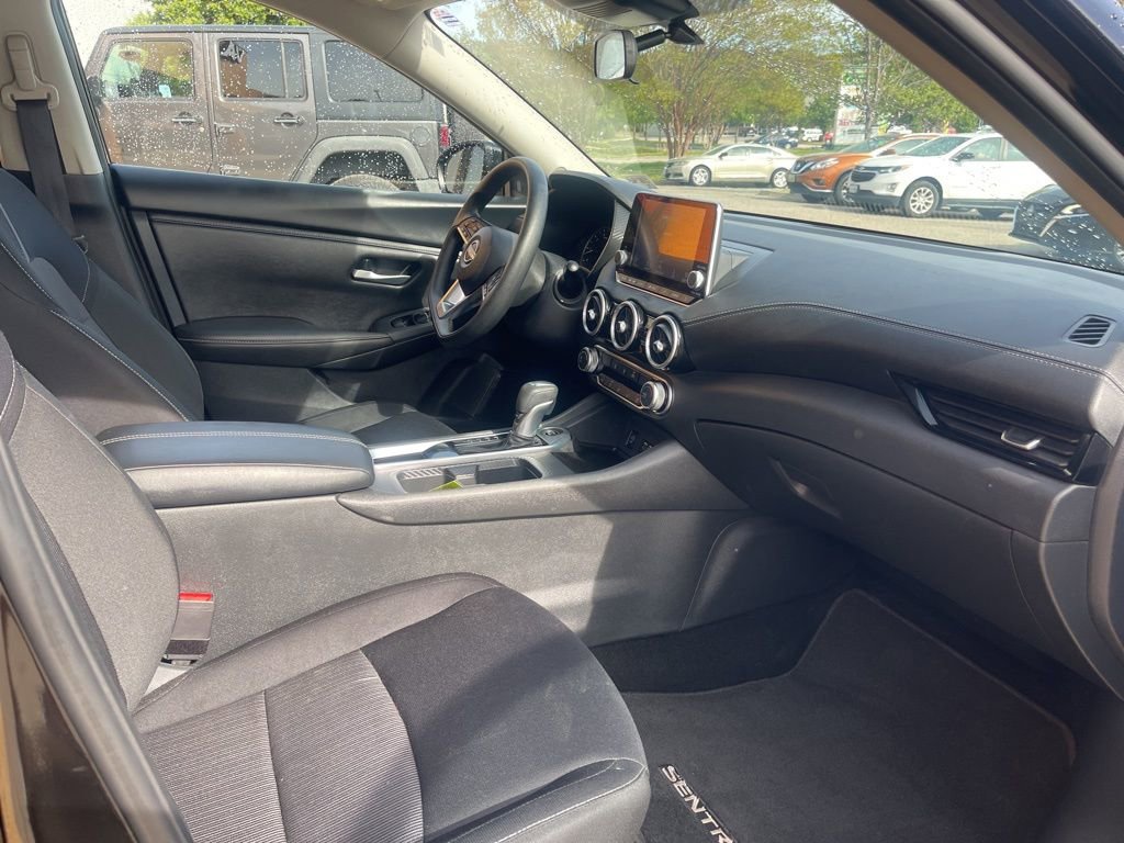 Used 2025 Nissan Sentra SV FWD image 17