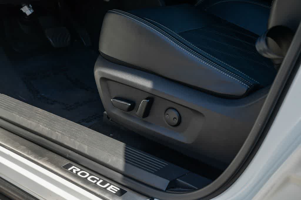 Used 2023 Nissan Rogue Platinum w/ Platinum Premium Package FWD image 25