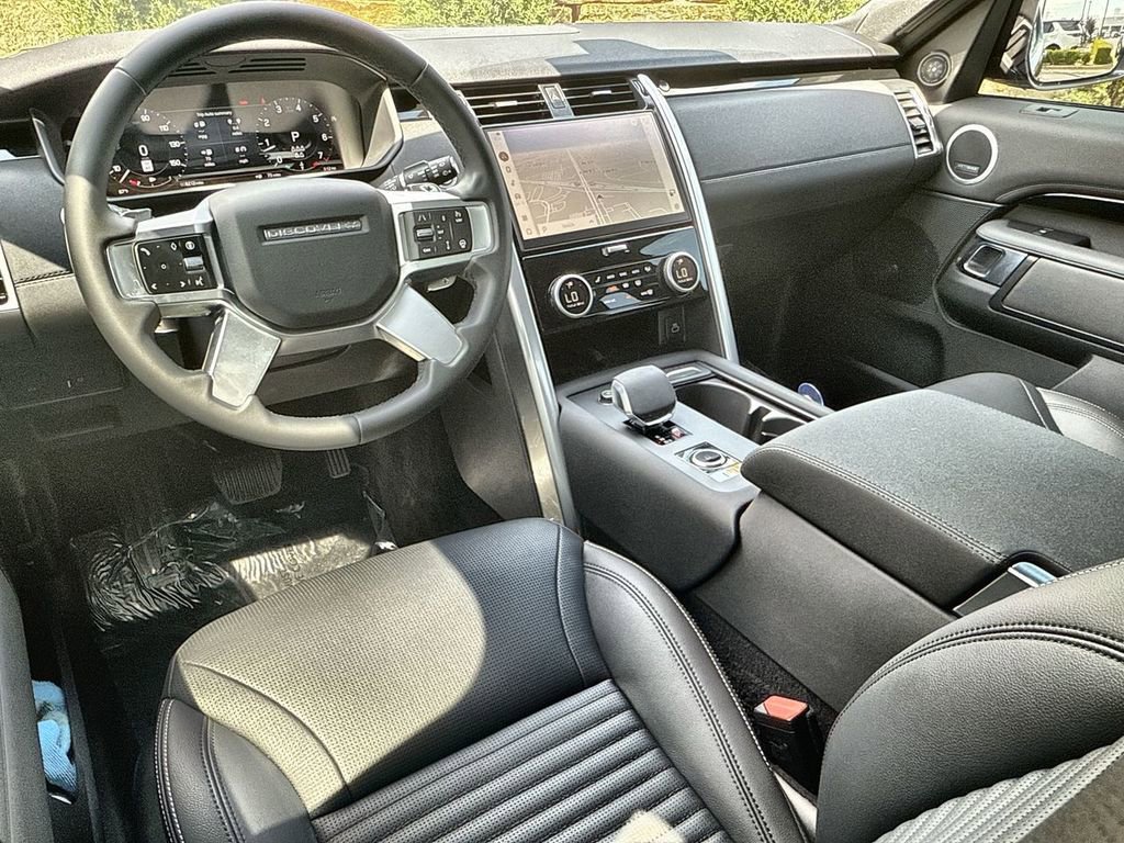Certified 2025 Land Rover Discovery S image 13