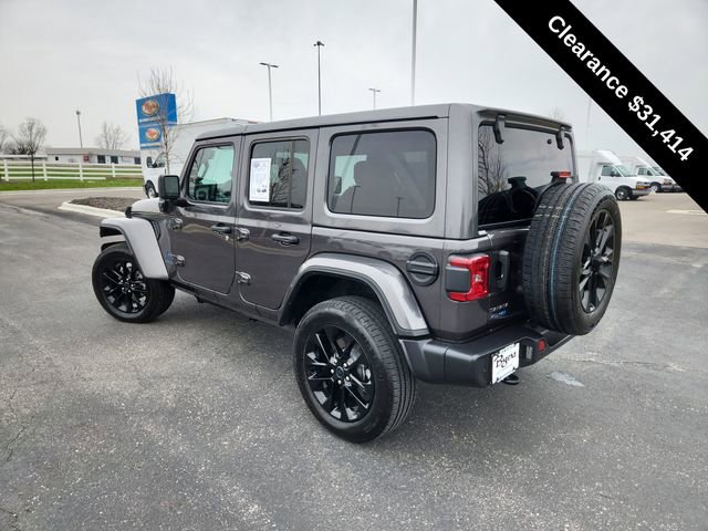 Used 2025 Jeep Wrangler Unlimited Sahara w/ Safety Group AWD/4WD image 6