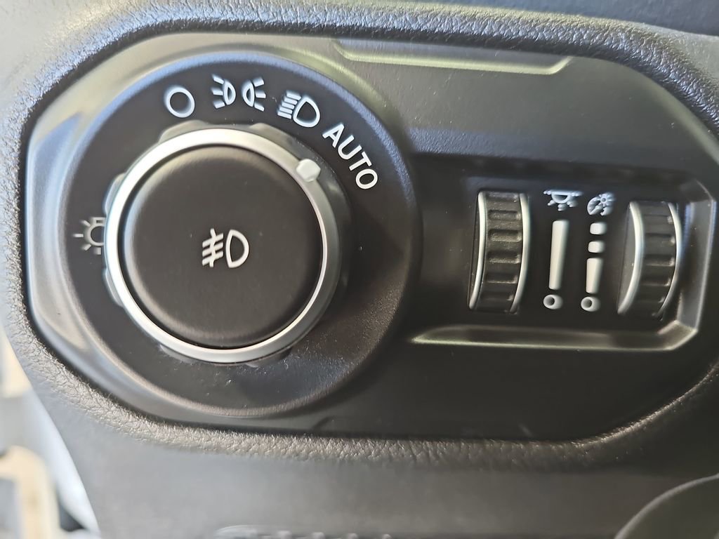 Used 2019 Jeep Wrangler Unlimited Sahara w/ Quick Order Package 24M Moab image 26