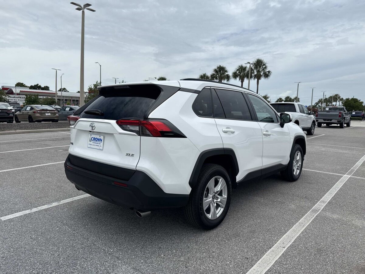 Used 2021 Toyota RAV4 XLE FWD image 4