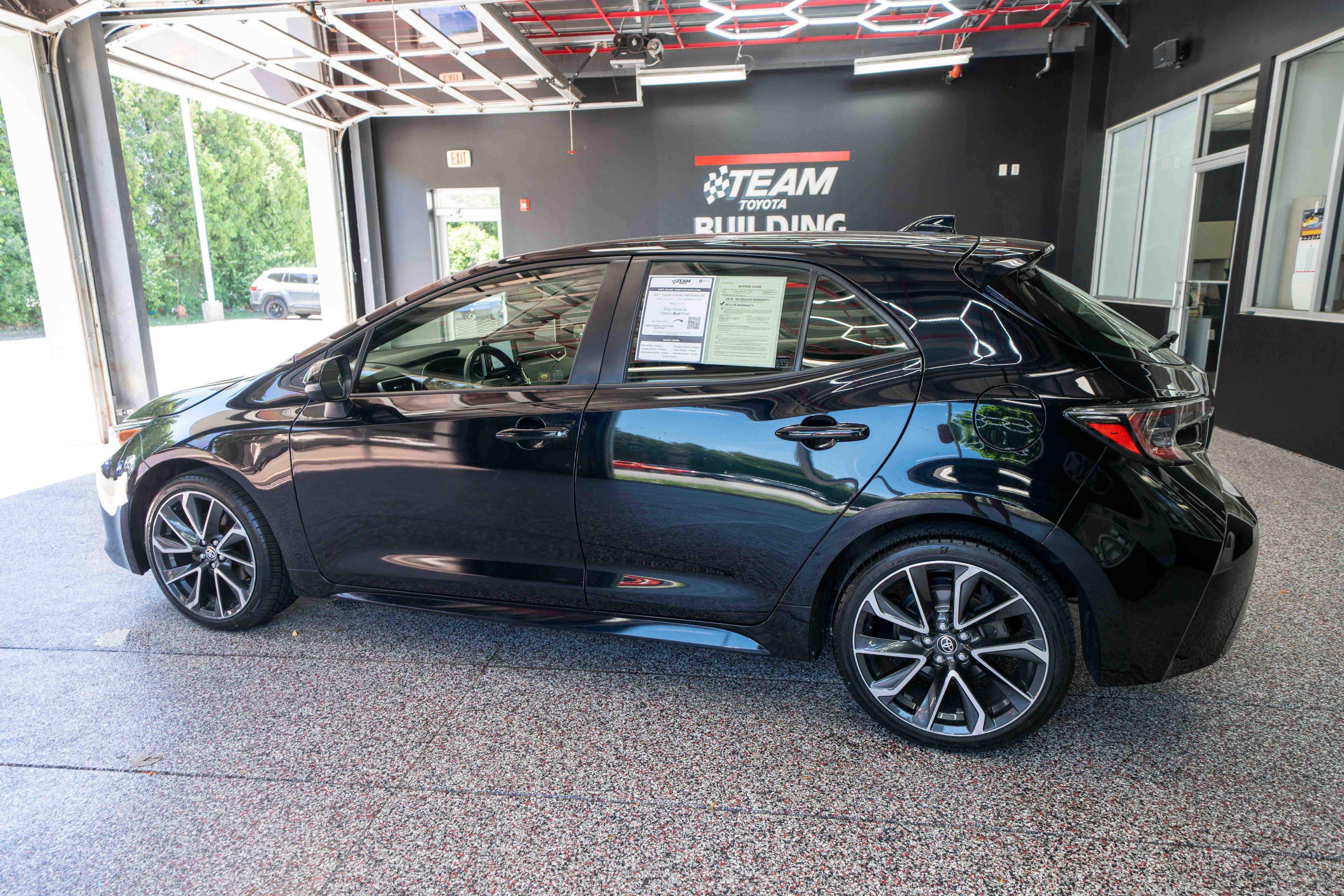 Used 2021 Toyota Corolla SE FWD image 2