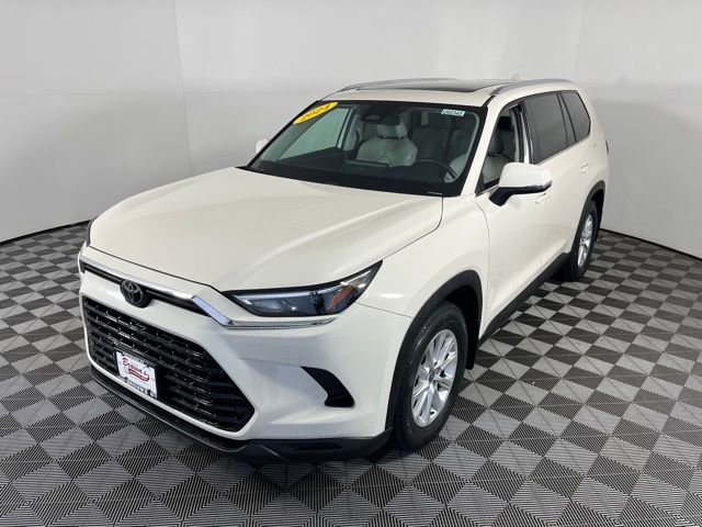 Used 2024 Toyota Grand Highlander XLE image 3