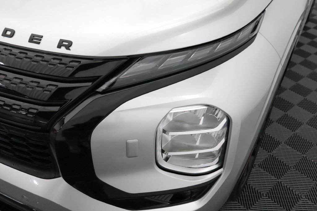 Used 2025 Mitsubishi Outlander SEL Black Edition AWD/4WD image 11
