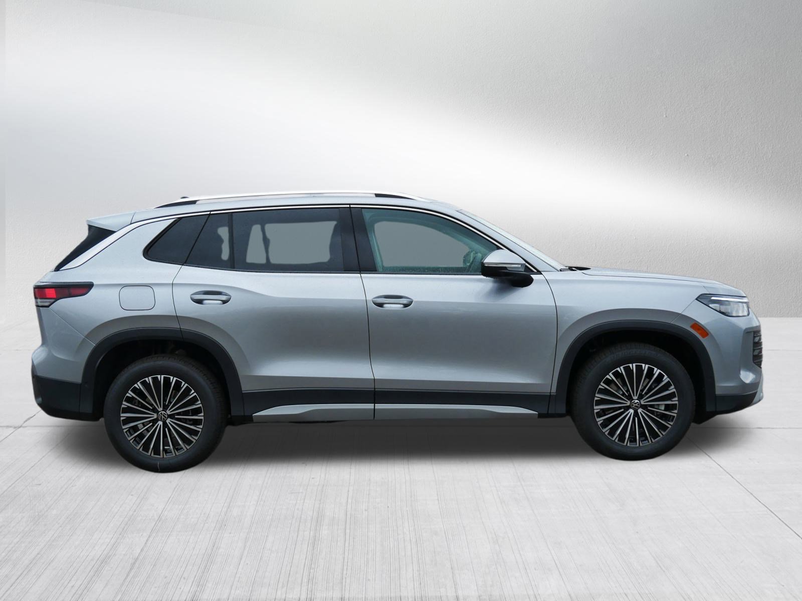 New 2026 Volkswagen Tiguan S video 2