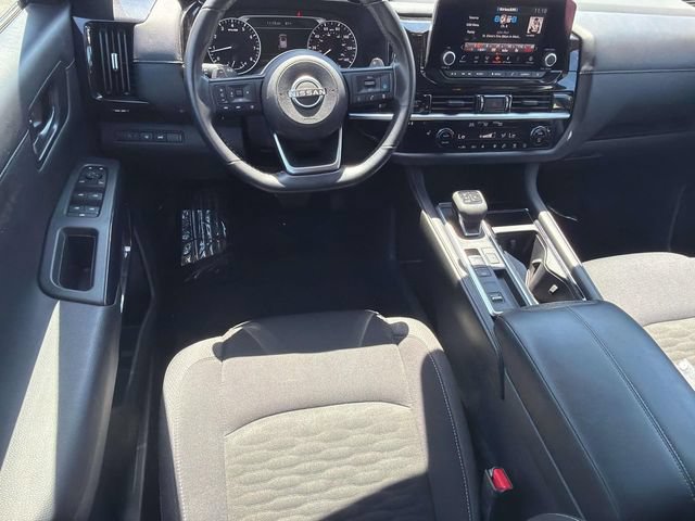 Certified 2025 Nissan Pathfinder SV FWD image 7