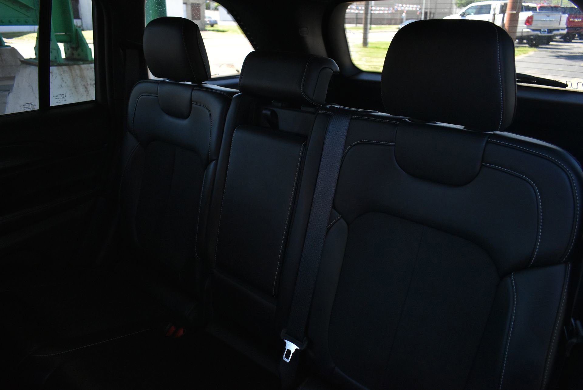 Used 2024 Jeep Grand Cherokee Altitude AWD/4WD image 17