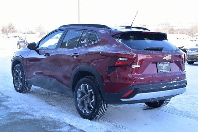 Used 2025 Chevrolet Trax LT w/ LT Convenience Package image 10