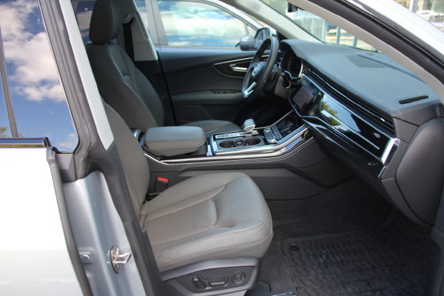 Used 2024 Audi Q8 Premium Plus AWD/4WD image 28