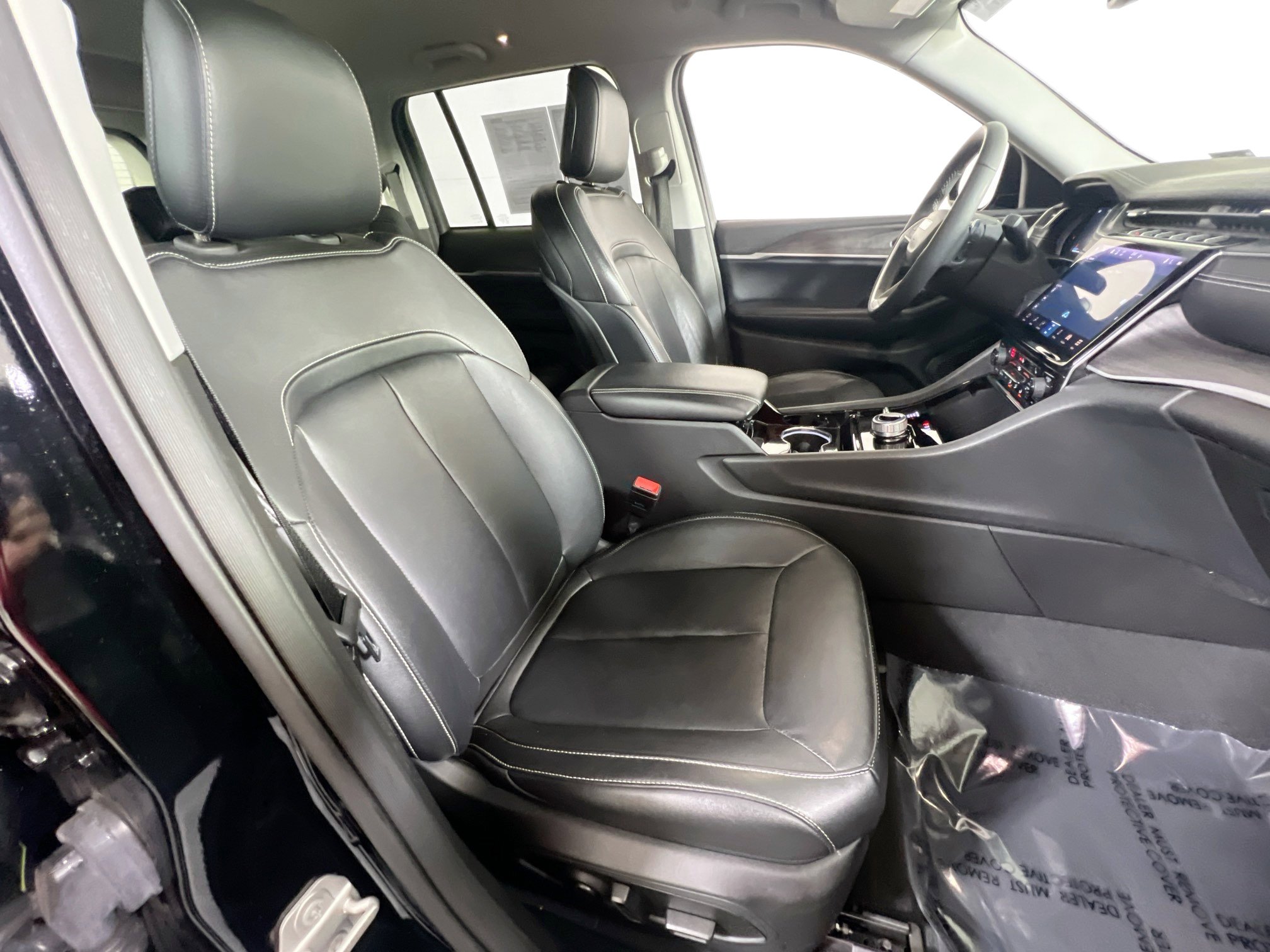 Used 2023 Jeep Grand Cherokee Limited AWD/4WD image 27