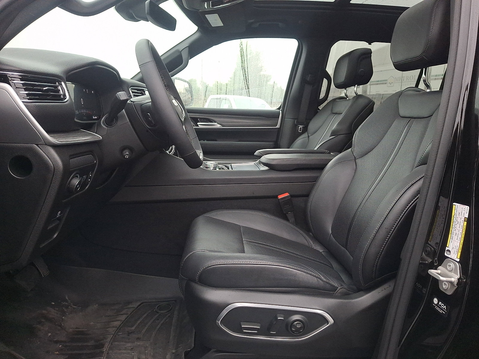 Used 2024 Jeep Wagoneer L Series III w/ Premium Group I image 14