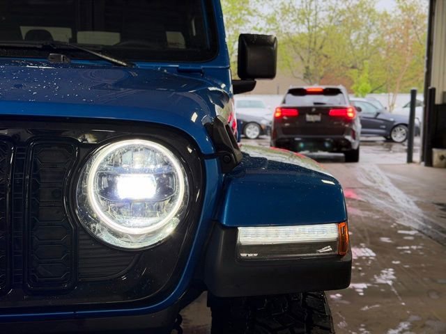 Used 2024 Jeep Gladiator Sport AWD/4WD image 3