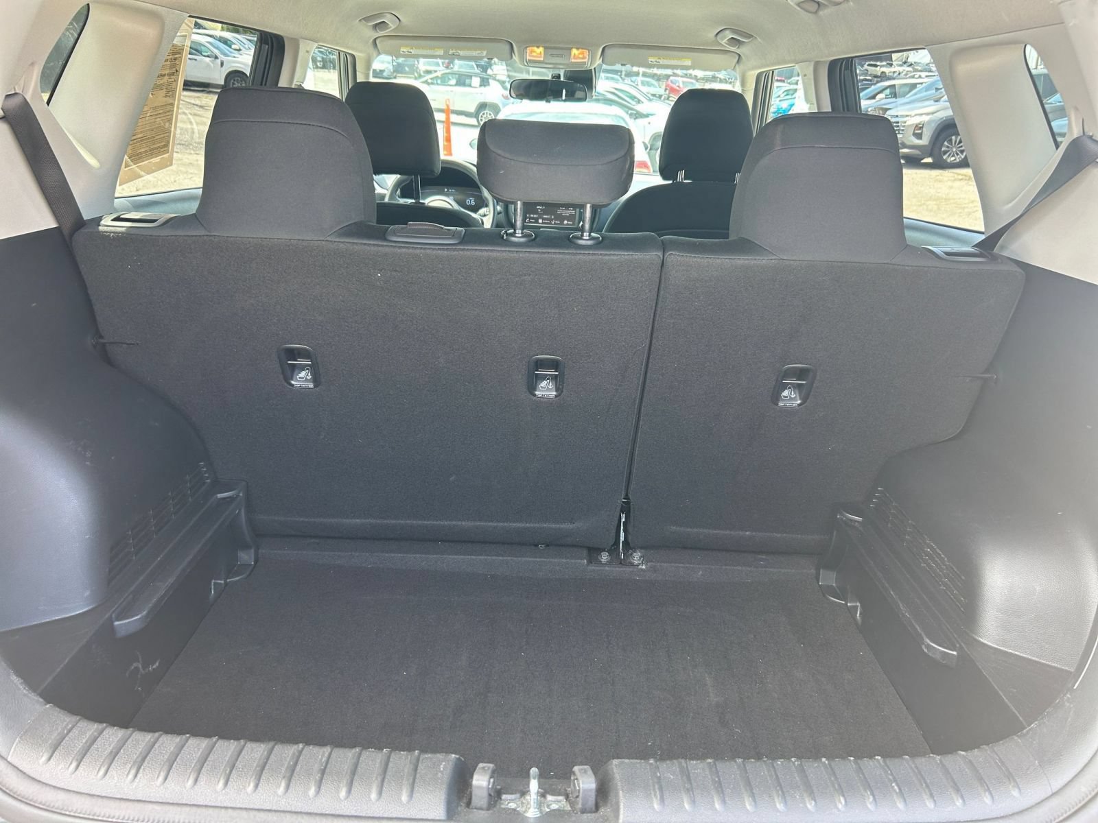 Used 2025 Kia Soul LX w/ LX Technology Package FWD image 25