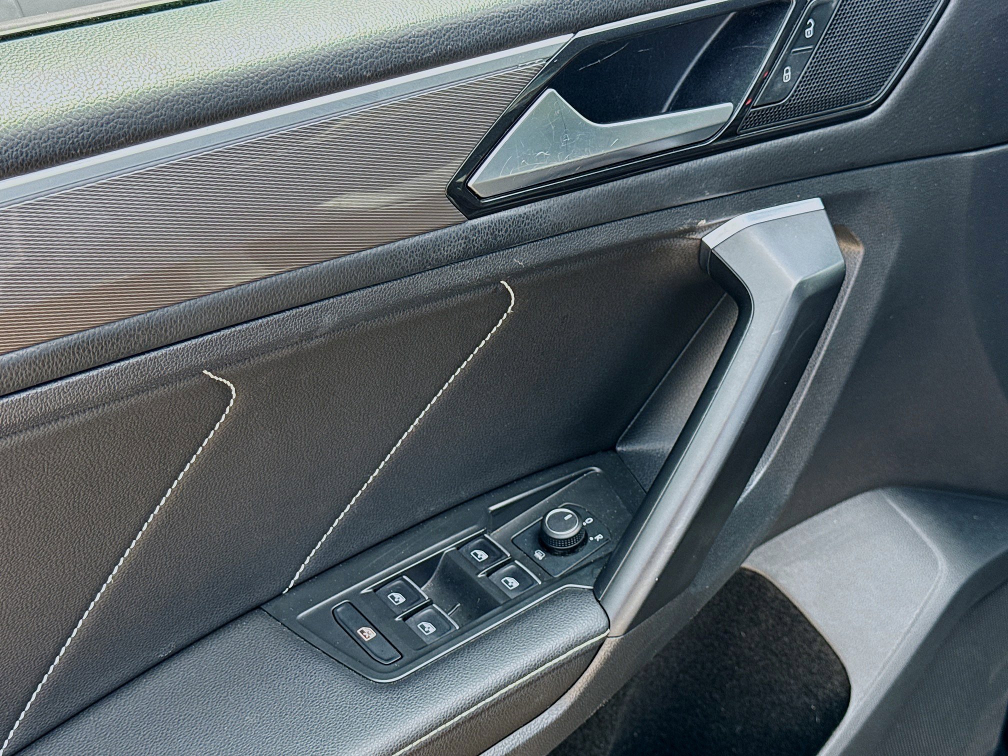 Used 2023 Volkswagen Tiguan SE R-Line image 20