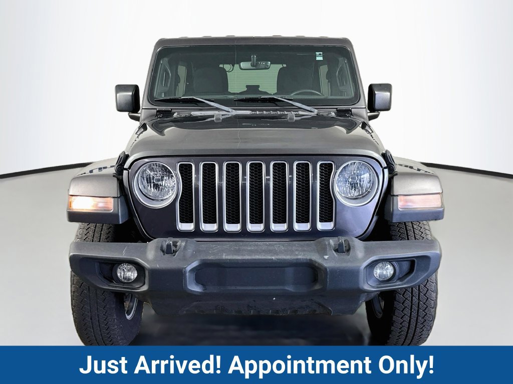 Used 2018 Jeep Wrangler Unlimited Sahara AWD/4WD image 2