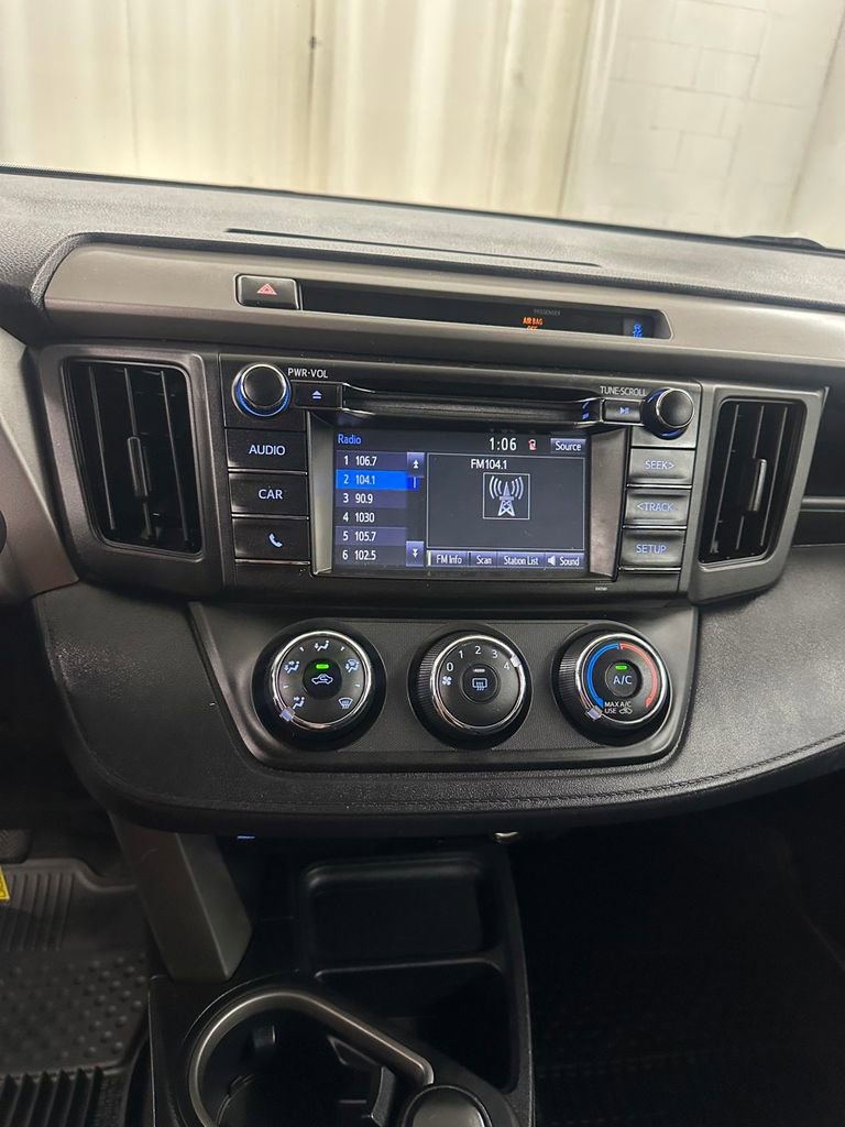 Used 2016 Toyota RAV4 LE AWD/4WD image 21