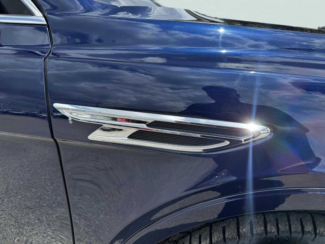 Used 2023 Bentley Bentayga Extended Wheelbase image 8