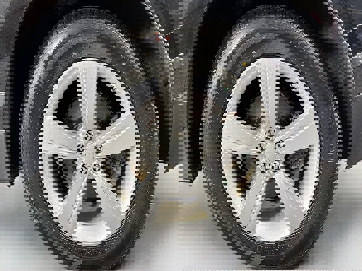 Used 2019 Land Rover Range Rover Velar S image 39