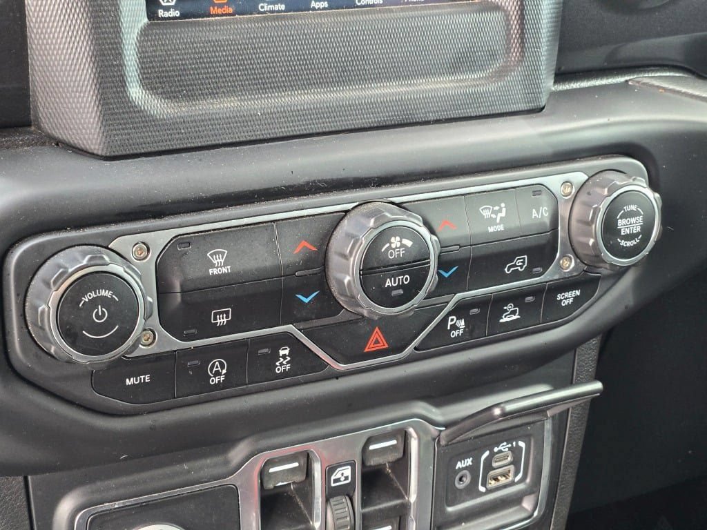 Used 2021 Jeep Wrangler Unlimited Sahara AWD/4WD image 25