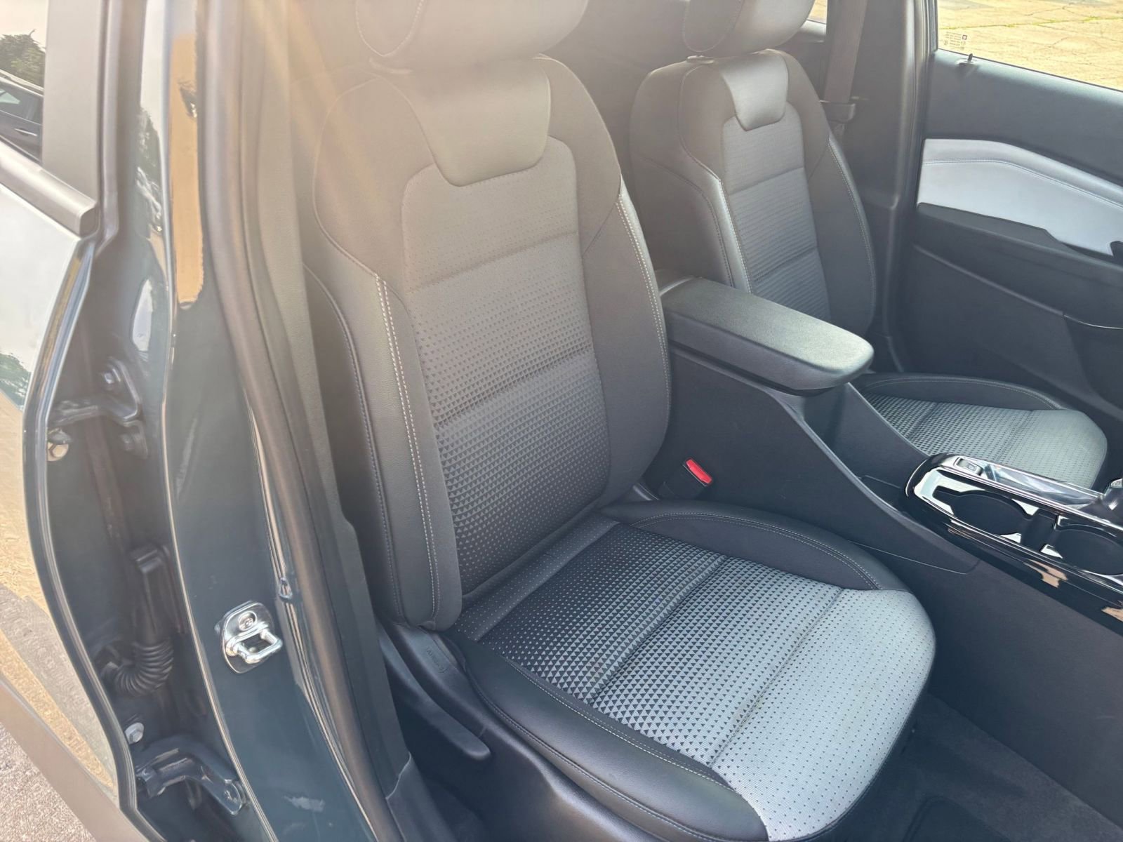 Used 2025 Chevrolet Trax LT w/ LT Convenience Package FWD image 35